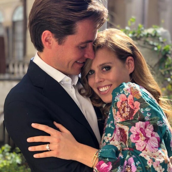 La princesse Beatrice et Edoardo Mapelli Mozzi lors de l'annonce de leurs fiançailles. 