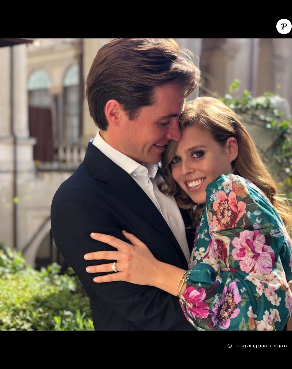 La princesse Beatrice et Edoardo Mapelli Mozzi lors de l'annonce de leurs fiançailles.