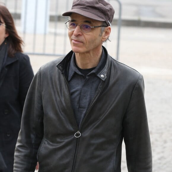 Jean-Jacques Goldman lors des obsèques de Véronique Colucci au cimetière communal de Montrouge, le 12 avril 2018.