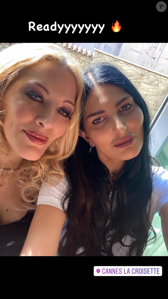 Sylvie Ortega et Loana en tournage à Cannes, le 21 février 2021.