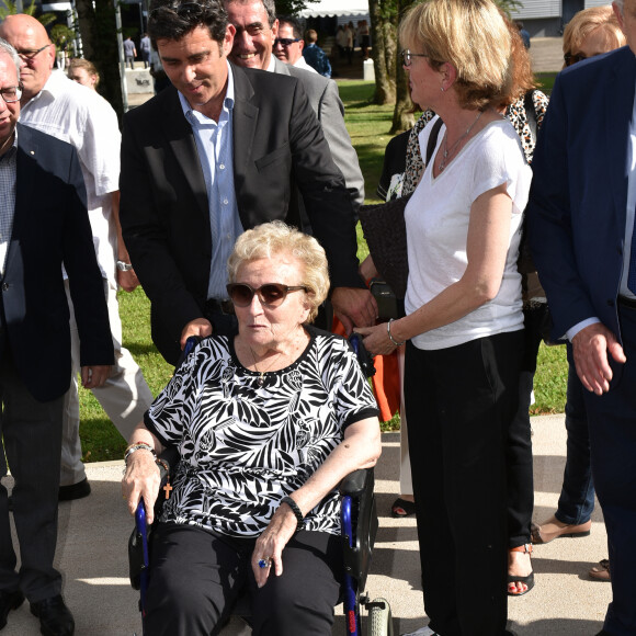 Inauguration de la rue Jacques et Bernadette Chirac, par la femme de l'ancien président de la République, Bernadette Chirac (en fauteuil roulant) et sa fille Claude, à Brive-la-Gaillarde. Le 8 juin 2018