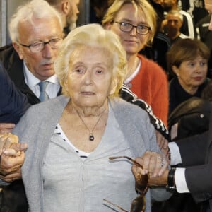 Bernadette Chirac, sa fille Claude Chirac et Jacques Vendroux - Le Variétés Club de France dispute un match caritatif présidé par Madame B. Chirac au profit de "+ de Vie", en faveur des personnes âgées accueillies dans les services de gériatrie et d'URMA, service pédiatrie du CHU de Montpellier, parrainé par L. Blanc au stade Léo Lagrange de Poissy, France © Marc Ausset-Lacroix/Bestimage