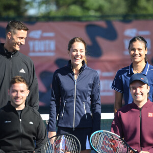 Catherine (Kate) Middleton, duchesse de Cambridge et Emma Raducanu lors d'un événement organisé par le programme LTA Youth, au National Tennis Center de Londres, Royaume Uni, le 24 septembre 2021.