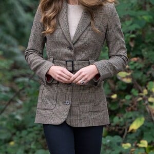 Catherine (Kate) Middleton, duchesse de Cambridge, lors d'une excursion en bateau à vapeur avec deux des "enfants de Windermere", qui ont été amenés à vivre en Cumbrie après les horreurs du camp de concentration de Theresienstadt en Tchécoslovaquie en 1945, à Cumbrie, Royaume Uni, le 21 septembre 2021.