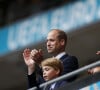 Le prince William, Kate Middleton et leur fils le prince George de Cambridge dans les tribunes du huitième de finale de l'EURO 2020 opposant l'Angleterre et l'Allemagne au stade de Wembley à Londres, Royaume Uni, le 29 juin 2021.