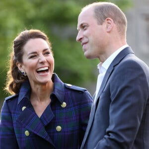 Le prince William et Kate Catherine Middleton ont assisté à une projection du film "Cruella" dans un drive-in à Edimbourg, à l'occasion de leur tournée en Ecosse.