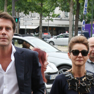 Le prince Emmanuel Philibert de Savoie et son épouse Clotilde Courau  arrivent au défilé Haute-Couture Automne-Hiver 2013/2014 "Armani Prive" au Palais de Chaillot à Paris, le 2 juillet 2013.