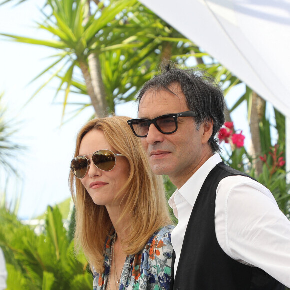 Vanessa Paradis, Samuel Benchetrit (réalisateur) au photocall du film Cette musique ne joue pour personne (Cannes première) lors du 74ème festival international du film de Cannes le 10 juillet 2021 © Borde / Jacovides / Moreau / Bestimage 