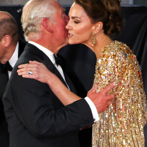 Le prince Charles, prince de Galles, Catherine Kate Middleton, duchesse de Cambridge - Avant-première mondiale du film "James Bond - Mourir peut attendre (No Time to Die)" au Royal Albert Hall à Londres le 28 septembre 2021.