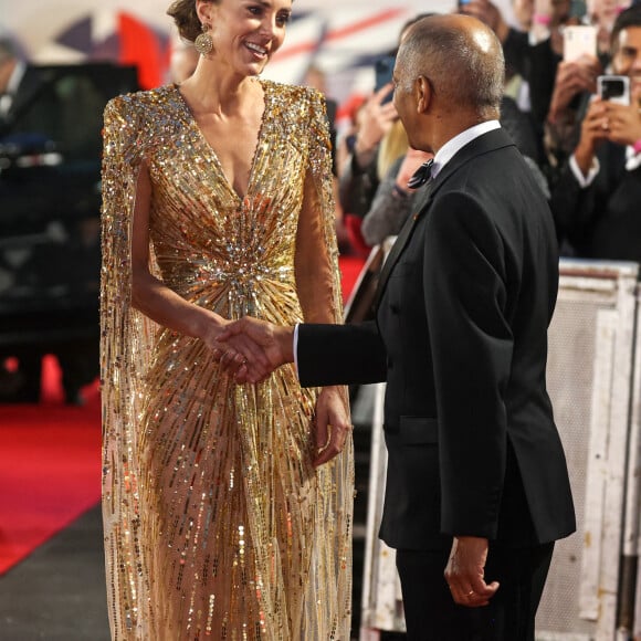 Catherine Kate Middleton, duchesse de Cambridge - Avant-première mondiale du film "James Bond - Mourir peut attendre (No Time to Die)" au Royal Albert Hall à Londres le 28 septembre 2021.