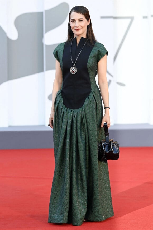 Amira Casar - Red carpet du film "Amants" lors de la 77e édition du Festival international du film de Venise, la Mostra. Le 3 septembre 2020.
