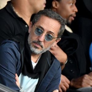 Gad Elmaleh en tribunes du match de football en ligue 1 Uber Eats : Le PSG (Paris Saint-Germain) remporte la victoire 2-1 contre Lyon au Parc des Princes à Paris @Lionel Urman/Panoramic/Bestimage 