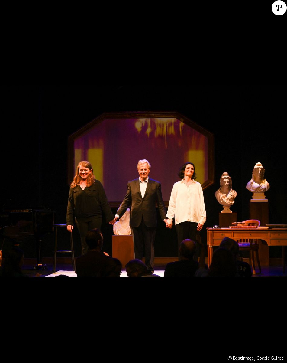 Exclusif - Valérie Rogozinski, Jean-Louis Debré et sa compagne Valérie Bochenek - Générale de la pièce "Ces Femmes qui ont réveillé la France" au théâtre Gaité Montparnasse à Paris le 20 septembre 2021. © Coadic Guirec/Bestimage
