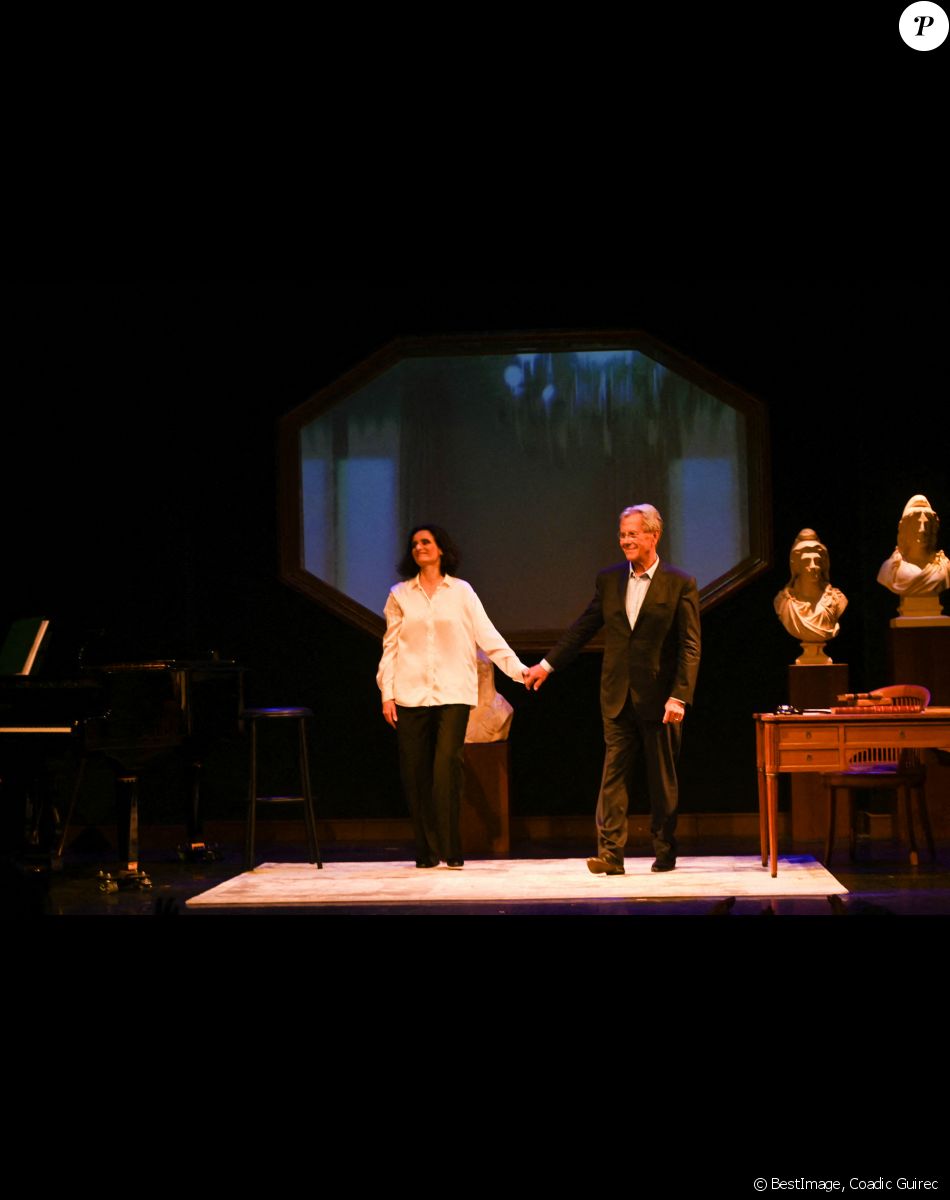 Exclusif - Jean-Louis Debré et sa compagne Valérie Bochenek - Générale de la pièce "Ces Femmes qui ont réveillé la France" au théâtre Gaité Montparnasse à Paris le 20 septembre 2021. © Coadic Guirec/Bestimage