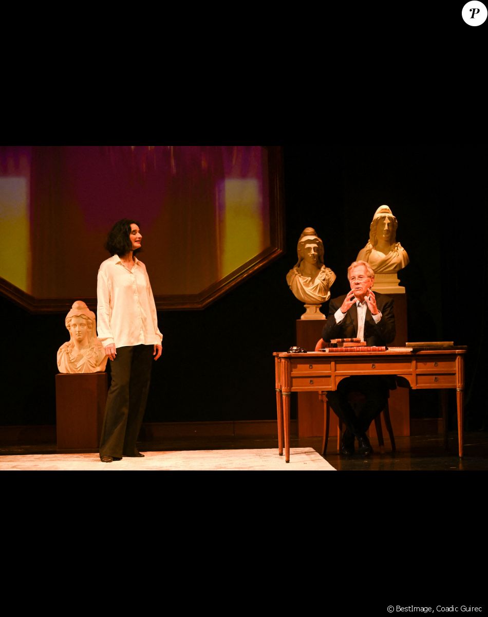 Exclusif - Jean-Louis Debré et sa compagne Valérie Bochenek - Générale de la pièce "Ces Femmes qui ont réveillé la France" au théâtre Gaité Montparnasse à Paris le 20 septembre 2021. © Coadic Guirec/Bestimage