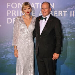 Le prince Albert II de Monaco et la princesse Charlène (bijoux Repossi) lors du photocall du gala "Monte-Carlo Gala for Planetary Health" organisé par la Fondation Prince Albert II de Monaco le 24 septembre 2020. © Jean-Charles Vinaj / Pool Monaco / Bestimage