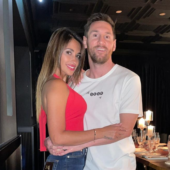 Lionel Messi et son épouse Antonela Roccuzzo ont assisté au concert d'une superstar colombienne à La Cigale, à Paris.