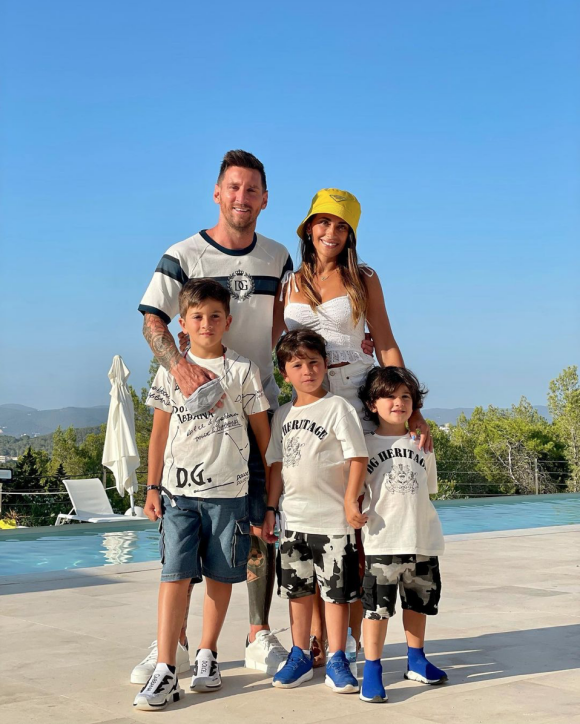 Lionel Messi, son épouse Antonela Roccuzzo et leurs trois garçons, Thiago, Mateo et Ciro en vacances. Juillet 2021.