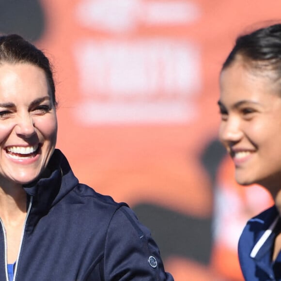 Catherine (Kate) Middleton, duchesse de Cambridge et Emma Raducanu lors d'un événement organisé par le programme LTA Youth, au National Tennis Center de Londres, Royaume Uni, le 24 septembre 2021.