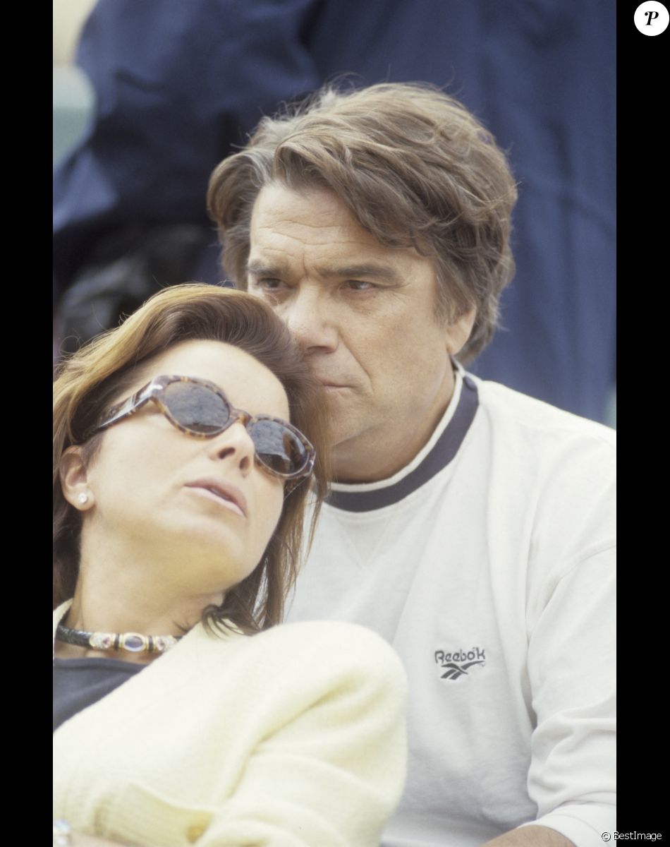 Archives - En France, à Paris, Bernard Tapie et sa femme Dominique dans les tribunes de Roland Garros.