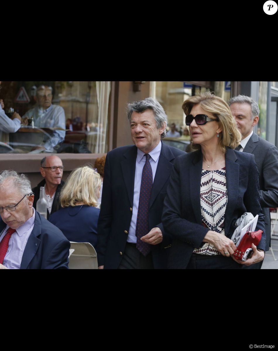 Jean-Louis Borloo et sa femme Béatrice Schönberg lors des obsèques de Patrice Dominguez en la basilique Sainte Clotilde à Paris, le 16 avril 2015