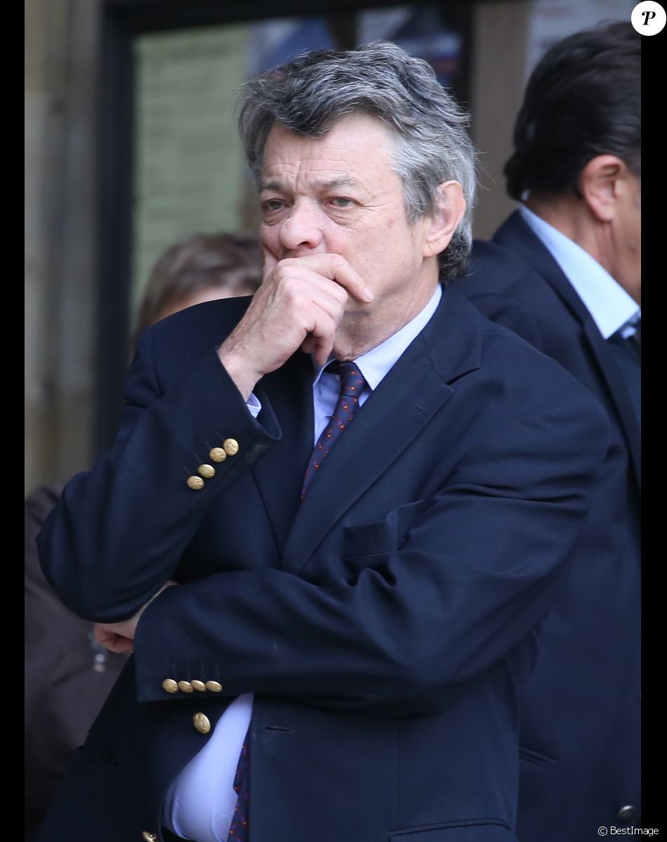 Jean-Louis Borloo à la sortie des obsèques de Patrice Dominguez en la basilique Sainte Clotilde à Paris le 16 avril 2015