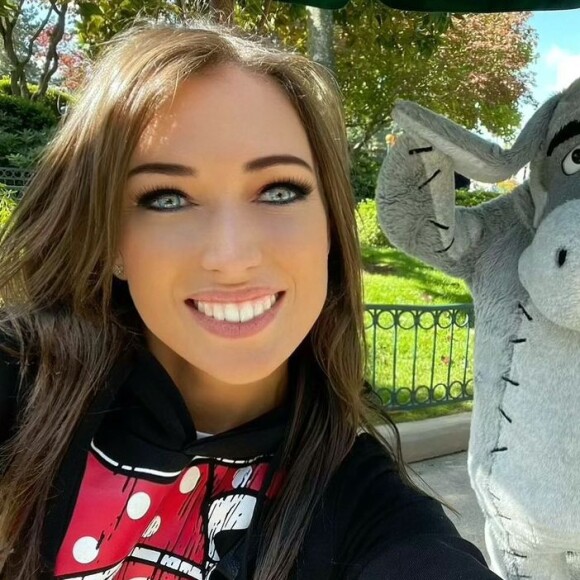 Elsa Esnoult et Bourriquet sur Instagram.