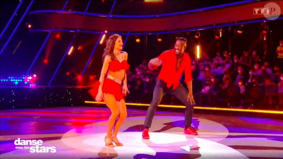 Moussa Niang et Coralie Licata dans "Danse avec les stars 2021" le 1er octobre sur TF1. 