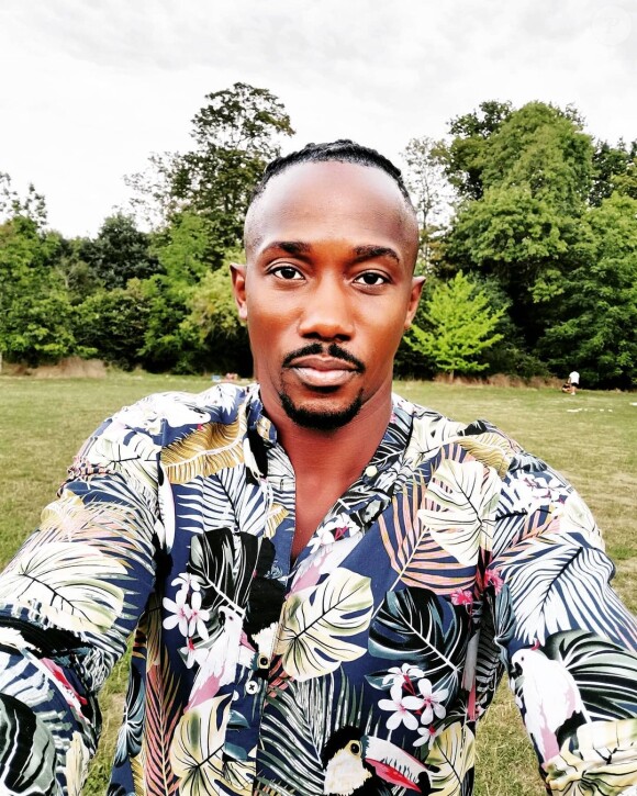 Moussa de "Koh-Lanta" en petite chemise sur Instagram