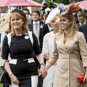 Sarah Ferguson et la princesse Beatrice d'York assistent aux courses du Royal Ascot.