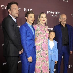 Ben Affleck, Tye Sheridan, Lily Rabe, Daniel Ranieri et Christopher Lloyd - Première du film "The Tender Bar" à Los Angeles, le 4 octobre 2021. © Future-Image via Zuma Press/Bestimage