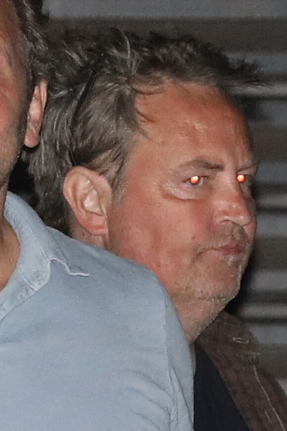 Matthew Perry à la sortie du restaurant "Nobu" à Los Angeles, le 4 octobre 2021. 