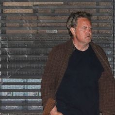 Matthew Perry à la sortie du restaurant "Nobu" à Los Angeles, le 4 octobre 2021. 