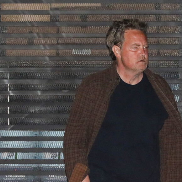 Matthew Perry à la sortie du restaurant "Nobu" à Los Angeles, le 4 octobre 2021. 