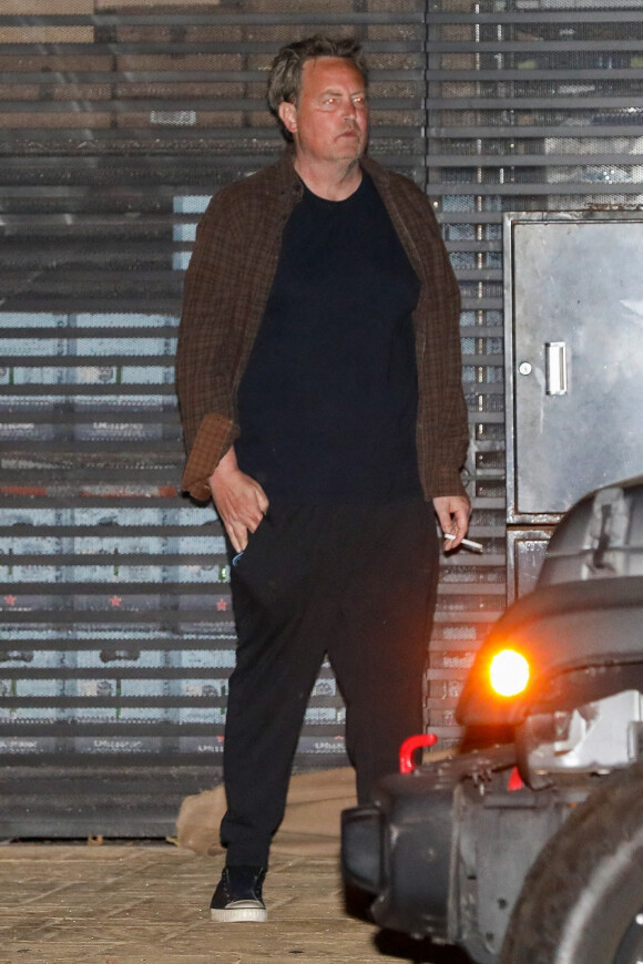 Matthew Perry à la sortie du restaurant "Nobu" à Los Angeles, le 4 octobre 2021.