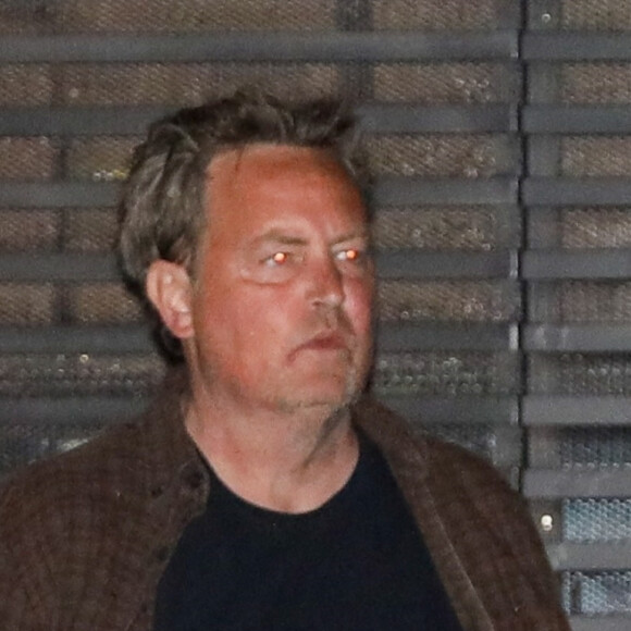 Matthew Perry à la sortie du restaurant "Nobu" à Los Angeles, le 4 octobre 2021.