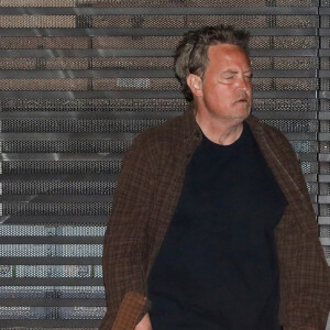 Matthew Perry à la sortie du restaurant "Nobu" à Los Angeles, le 4 octobre 2021. 