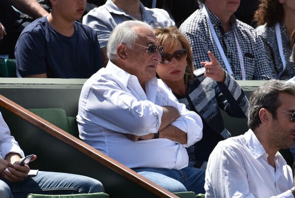 Dominique Strauss Kahn et Myriam L'Aouffir assistent aux Internationaux de France de tennis de Roland Garros le 30 mai 2015.