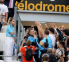 Sophie Tapie avec les supporters de l'OM - Cérémonie d'hommage à Bernard Tapie au stade Vélodrome à Marseille, France. © Jacovides-Santini/Bestimage