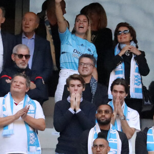 Renaud Muselier, Sophie Tapie, Dominique Tapie, Olivier Mazerolle, Laurent Tapie, Jean-Mathieu Marinetti, Nathalie Michaux-Tapie, Marie-Laure Tapie et les joueurs marseillais de cette saison - Cérémonie d'hommage à Bernard Tapie au stade Vélodrome à Marseille, France, le 7 octobre 2021. Bernard Tapie, est décédé le 3 octobre 2021 à l'âge de 78 ans, après un combat de quatre ans avec cancer. © Jacovides-Santini/Bestimage