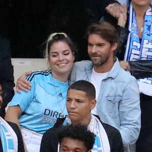 Sophie Tapie et les joueurs marseillais de cette saison - Cérémonie d'hommage à Bernard Tapie au stade Vélodrome à Marseille, France, le 7 octobre 2021. Bernard Tapie, est décédé le 3 octobre 2021 à l'âge de 78 ans, après un combat de quatre ans avec cancer. © Jacovides-Santini/Bestimage