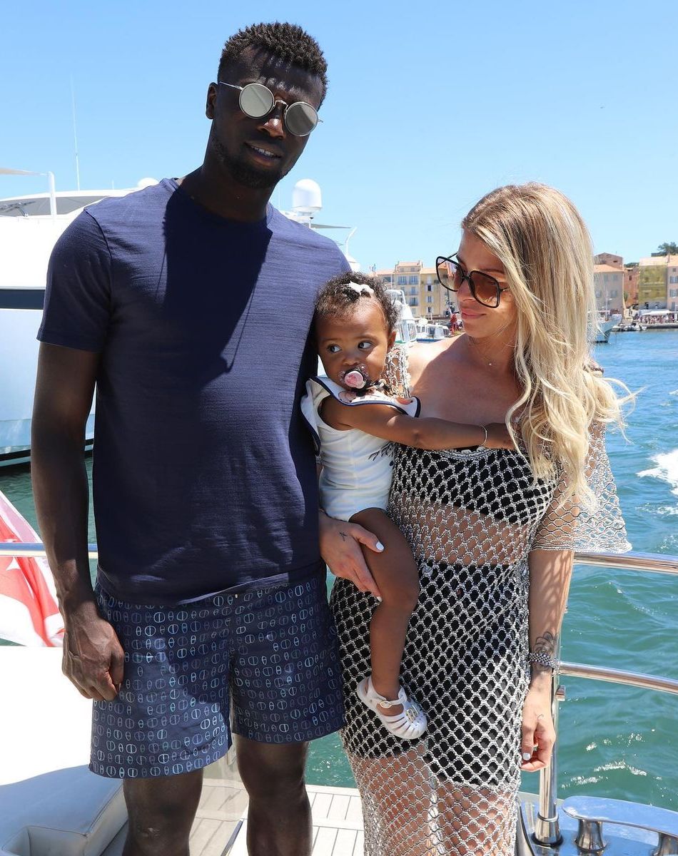 Emilie Fiorelli de nouveau en couple avec M'Baye Niang, elle officialise leur réconciliation sur Instagram.