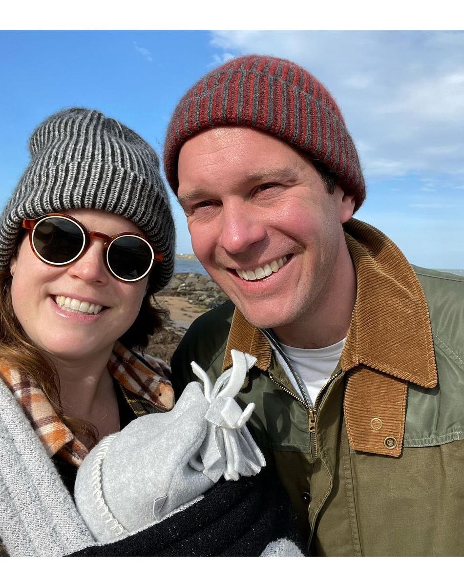 La princesse Eugenie, son mari Jack Brooksbank et leur fils August sur Instagram, 2021.