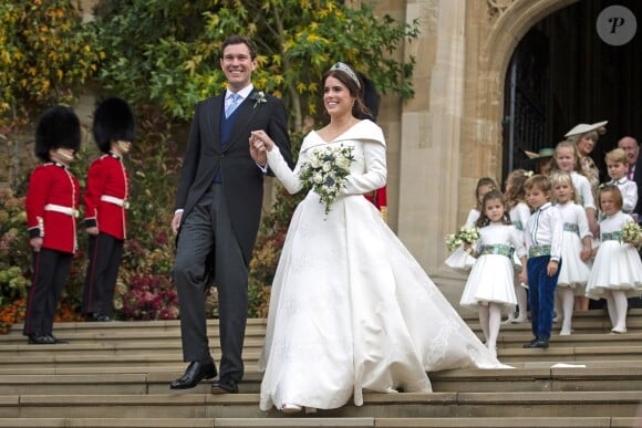 La princesse Eugenie et son mari Jack Brooksbank le jour de leur mariage en la chapelle Saint-George au château de Windsor.