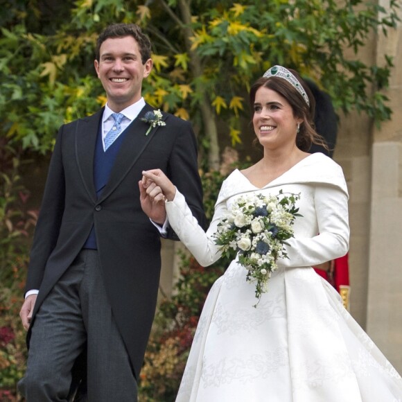 La princesse Eugenie et son mari Jack Brooksbank le jour de leur mariage en la chapelle Saint-George au château de Windsor.