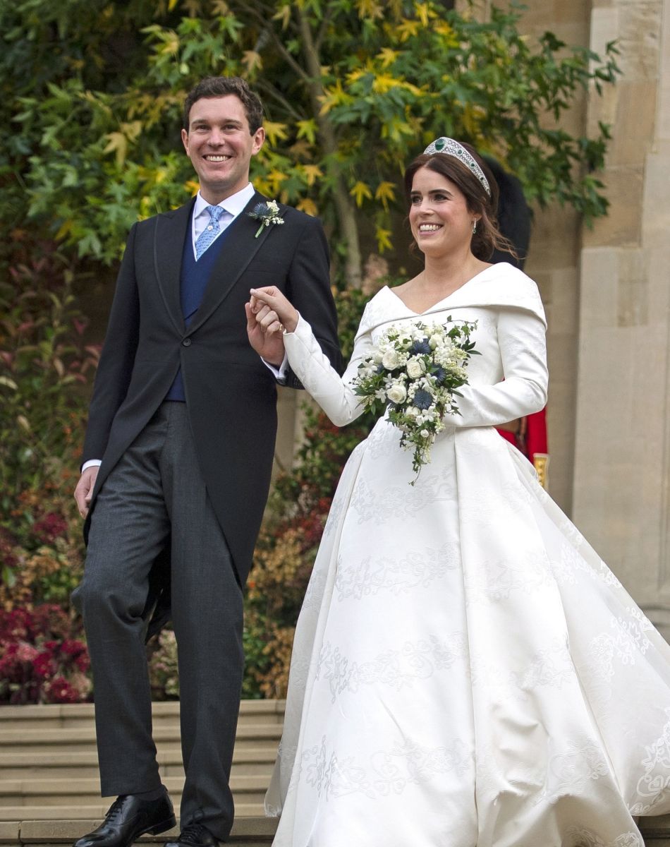 La princesse Eugenie et son mari Jack Brooksbank le jour de leur mariage en la chapelle Saint-George au château de Windsor.