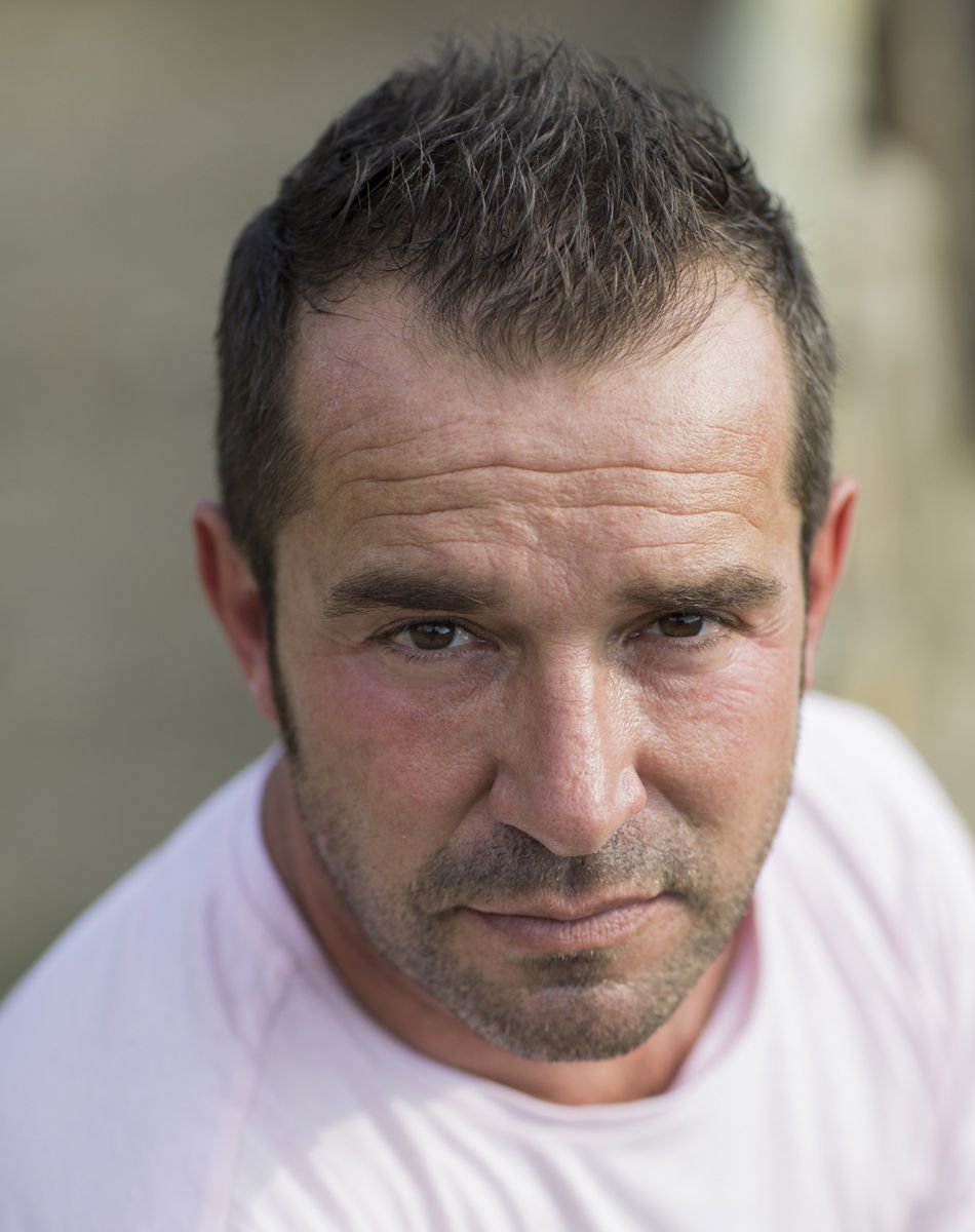 Matthieu, candidat de "L'amour est dans le pré", photo officielle de M6