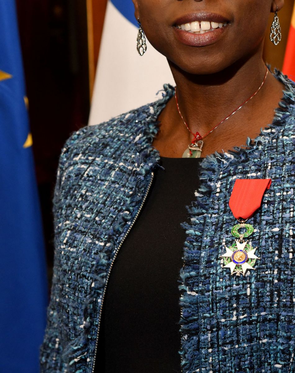 Exclusif - Surya Bonaly a reçu par Christian Estrosi, le maire de Nice, les Insignes de Chevalier dans l'Ordre de la Légion d'Honneur dans les salons du Musée Masséna à Nice le 13 décembre 2019. Née en 1973 à Nice, Surya Bonaly affiche l'un des plus beaux palmarès du patinage artistique français. Surya Bonaly n'a pu retenir quelques larmes lors du discours du maire de Nice. © Bruno Bebert / Bestimage