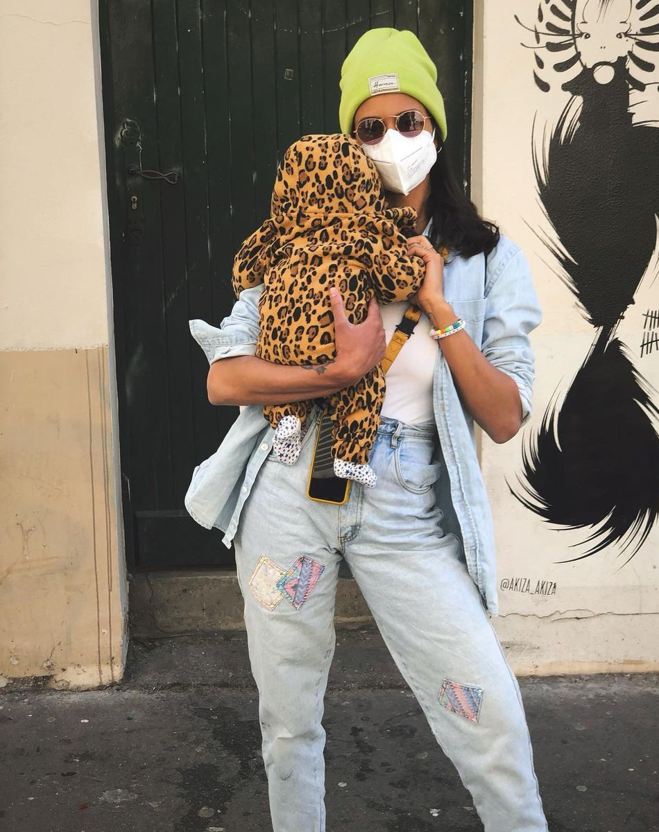 Sortie masquée pour Shy'm et son petit garçon. Instagram. Mai 2021.
