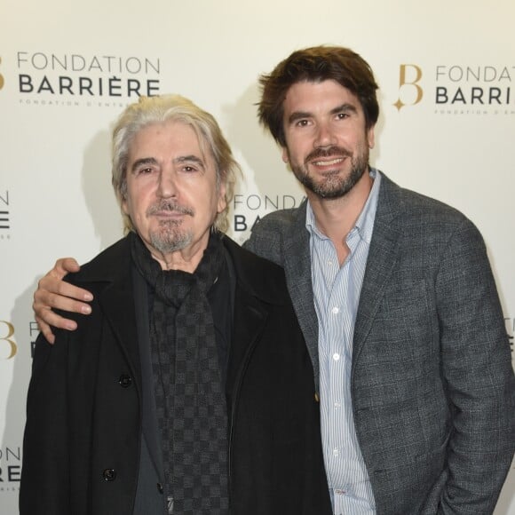 Serge Lama et son fils Frédéric - Remise du prix de La Fondation Barrière pour la pièce "Skorpios Au Loin" au théâtre des Bouffes-Parisiens à Paris, France, le 18 octobre 2018. © Coadic Guirec/Bestimage